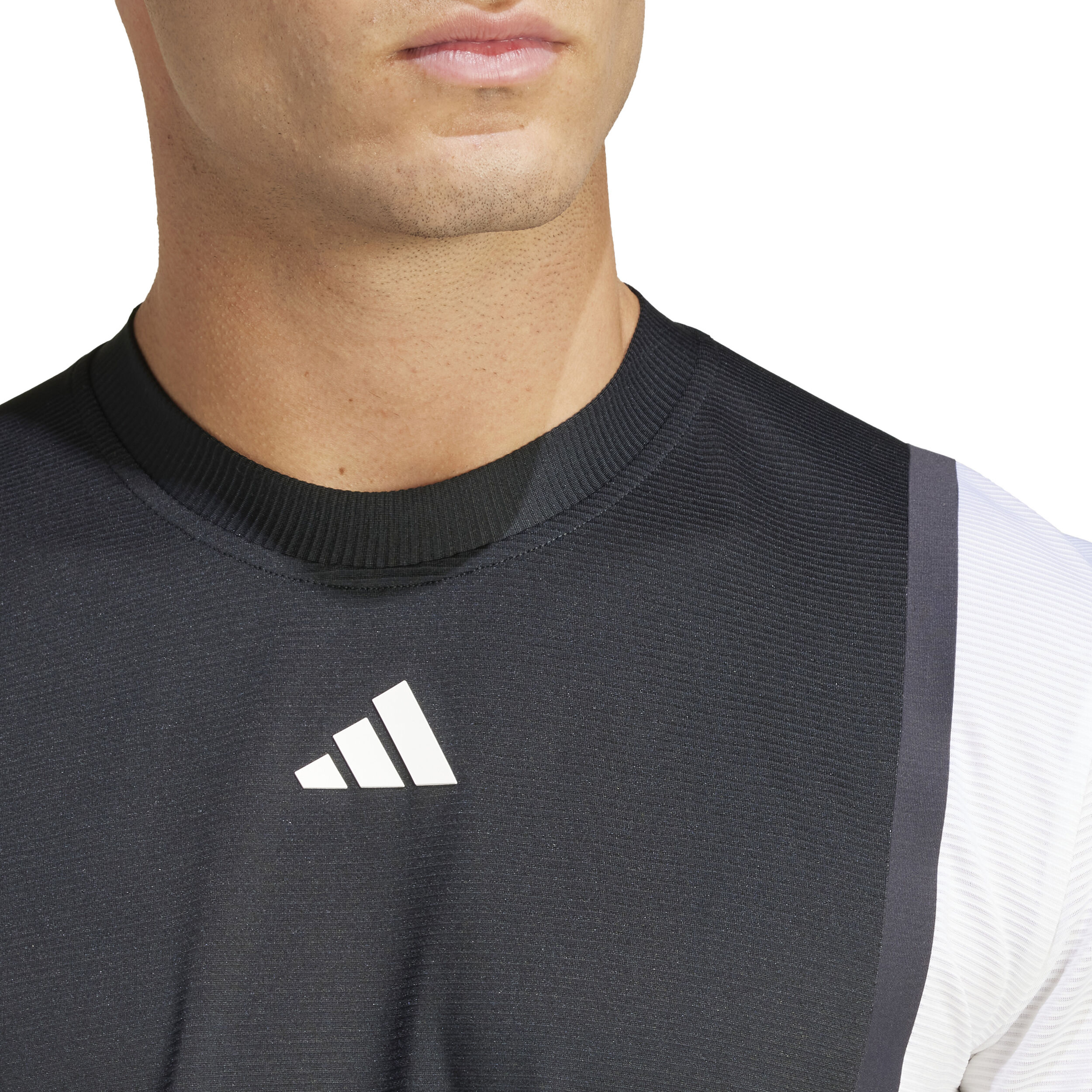 T shirt adidas chevron outlet