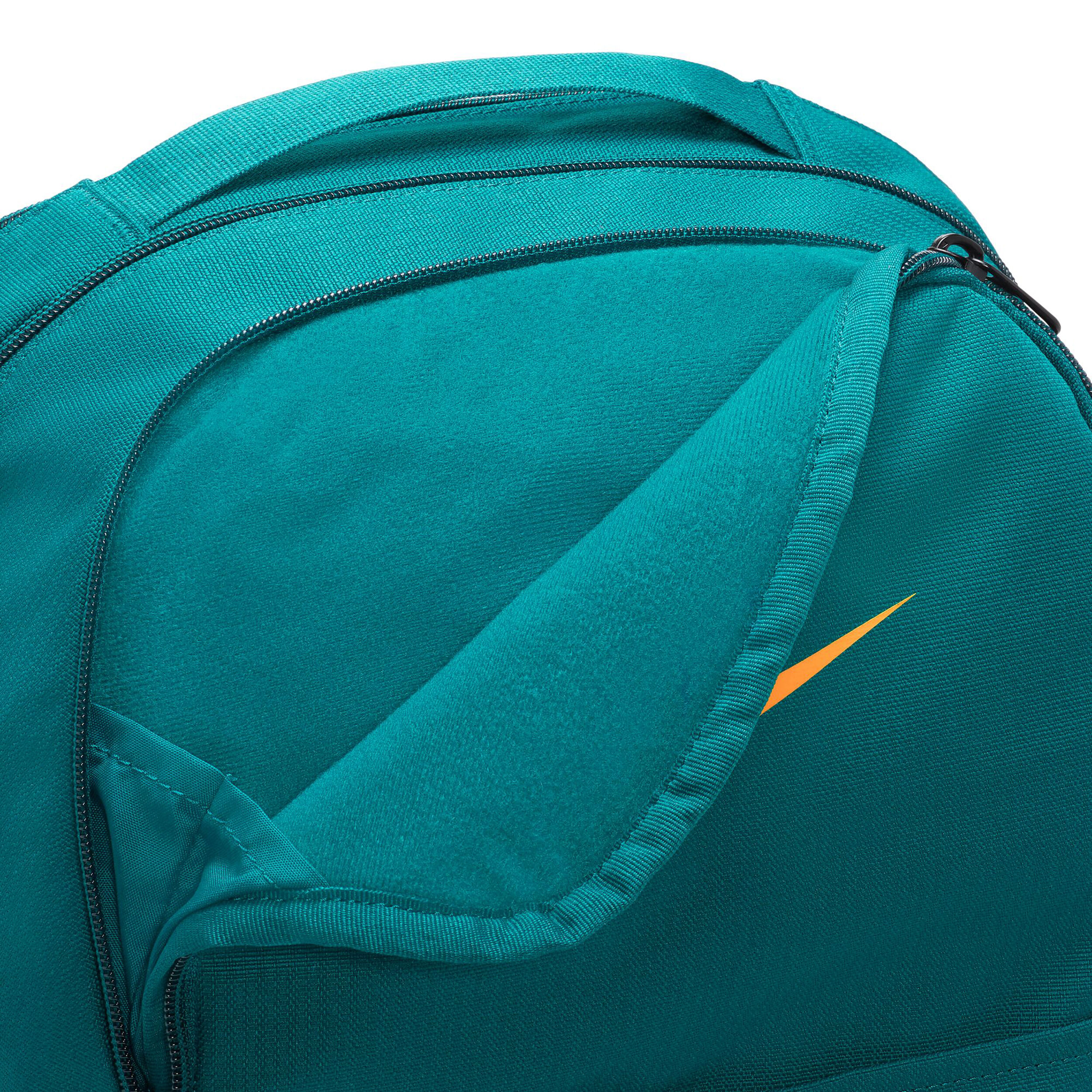 Nike Brasilia 9.5 Rucksack Grun online kaufen Tennis Point DE