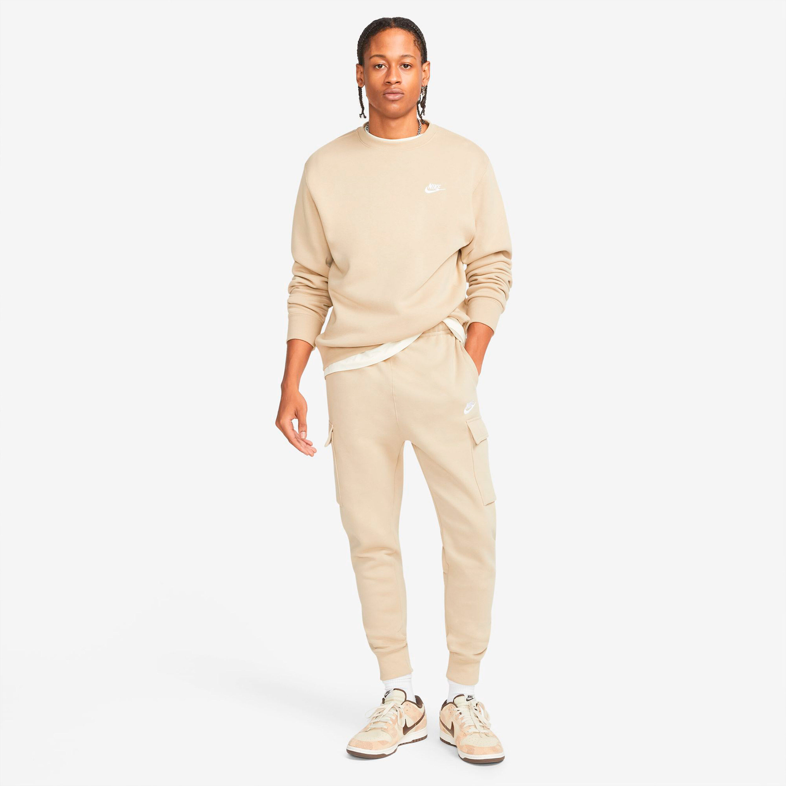 Nike Sportswear Club Cargo Trainingshose Herren Beige online kaufen Tennis Point DE